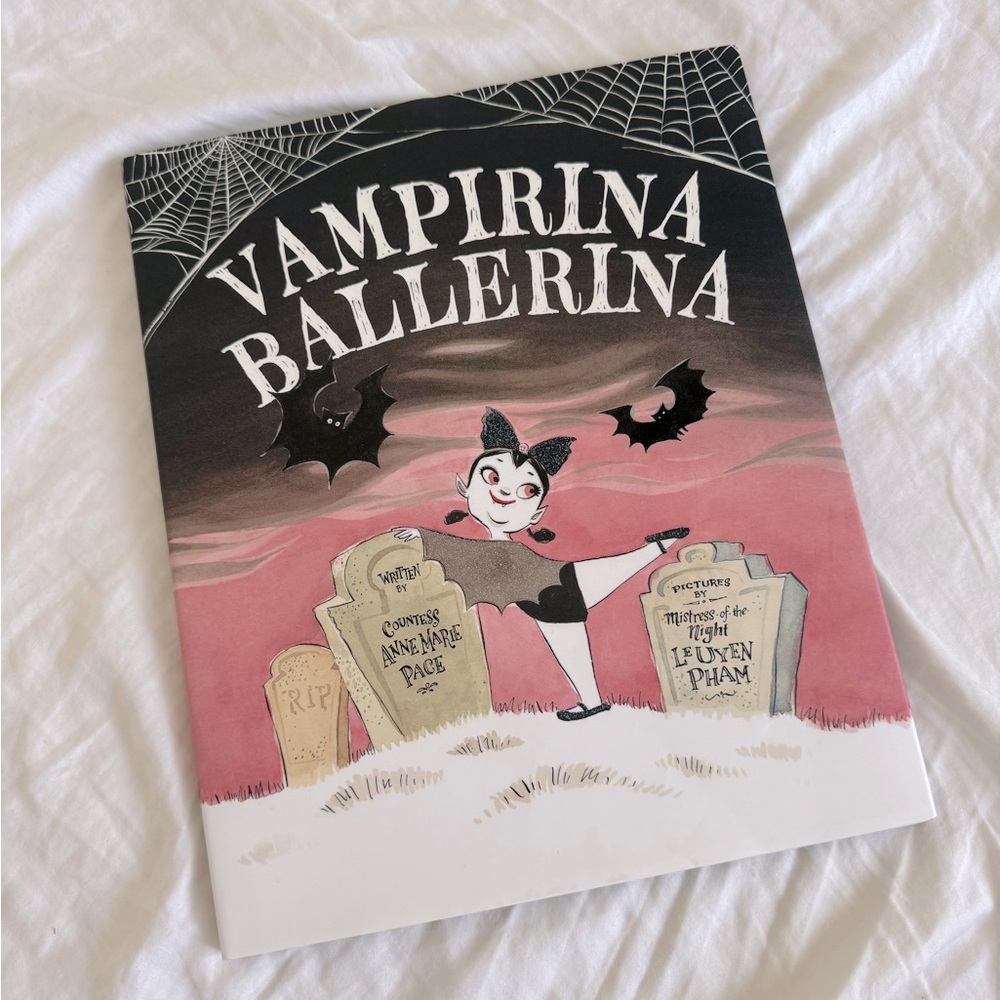 Vampirina Ballerina Book